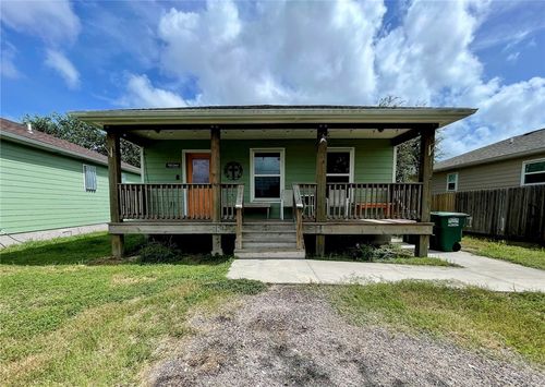 702 Celia, Woodsboro, TX, 78393-3734 | Card Image