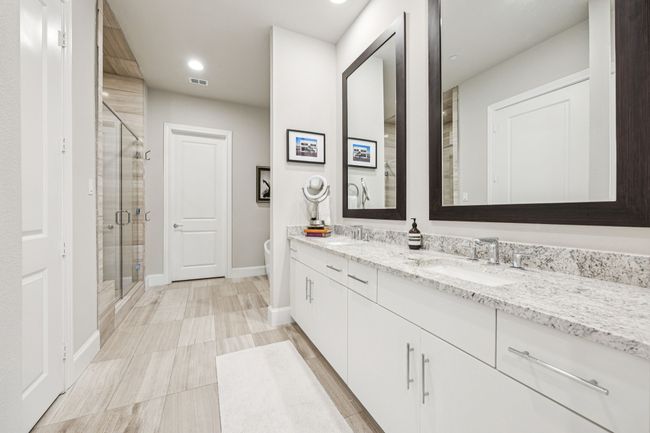14932 Oak St, Townhouse with 3 bedrooms, 4 bathrooms and null parking in Addison TX | Image 24