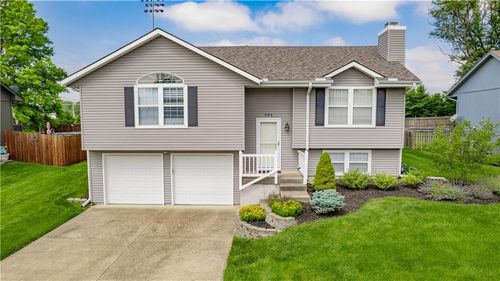 604 20th Ave S, Greenwood, MO, 64034-8615 | Card Image