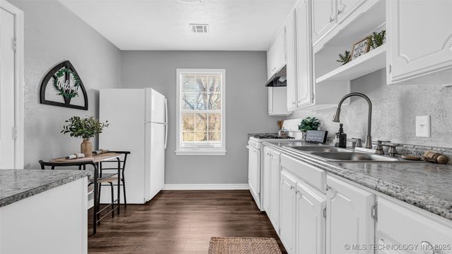 904 A St Nw, House other with 2 bedrooms, 1 bathrooms and null parking in Ardmore OK | Image 6