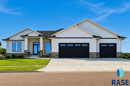 5600 E Daybreak Cir, Sioux Falls, SD, 57110-6903 | Card Image