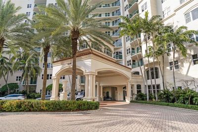 206 - 20000 E Country Club Dr, Condo with 3 bedrooms, 3 bathrooms and null parking in Aventura FL | Image 1