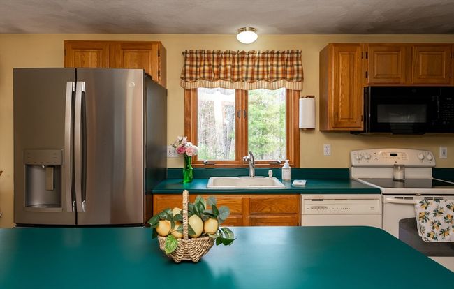 88 Jackman St, House other with 3 bedrooms, 3 bathrooms and 6 parking in Georgetown MA | Image 15