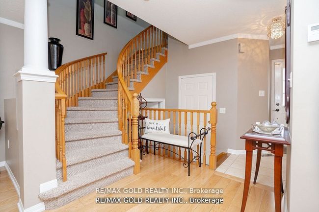 34 Jingle Cres, House attached with 4 bedrooms, 4 bathrooms and 2 parking in Brampton ON | Image 4