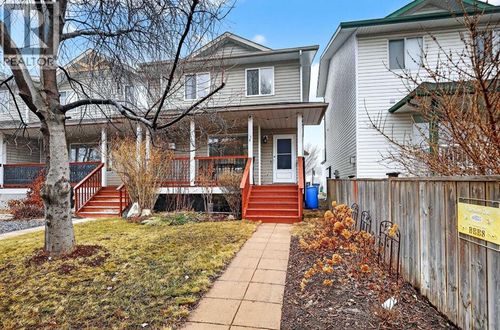 42 Green Meadow Cres, Strathmore, AB, T1P1H4 | Card Image