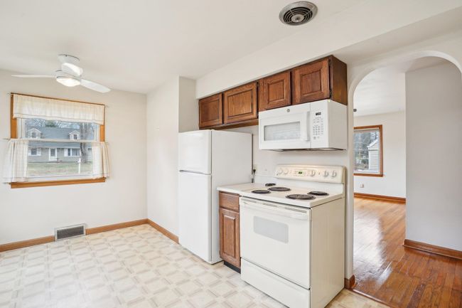 1301 Wyldhaven Avenue, House other with 3 bedrooms, 2 bathrooms and null parking in Monona WI | Image 27