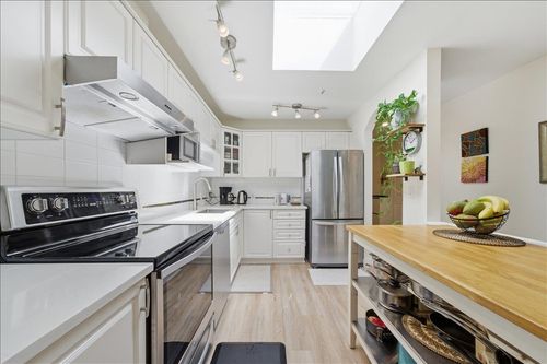 309-1550 Fell Ave, North Vancouver, BC, V7P3E7 | Card Image