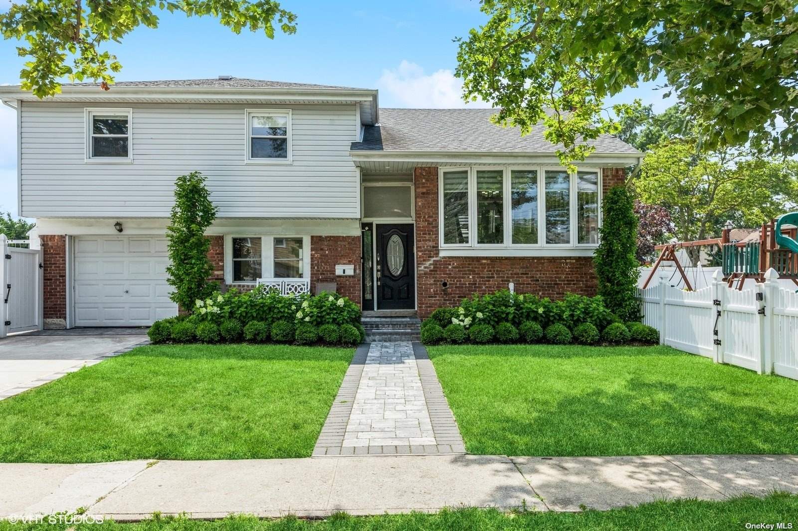 Eden Ct, Valley Stream, NY 11581