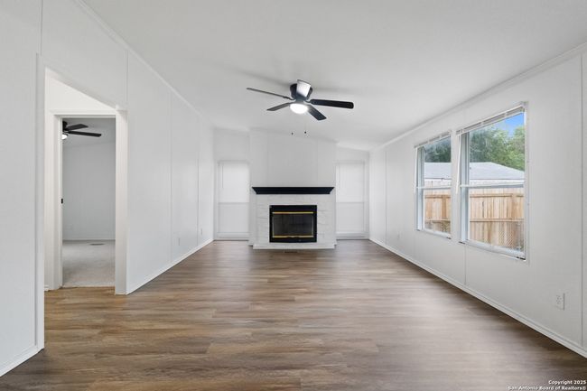 15024 Mesquite St, House other with 3 bedrooms, 2 bathrooms and null parking in Lytle TX | Image 10