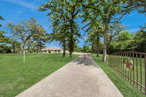 460 High Meadows Rd, Bellville, TX, 77418-9687 | Card Image