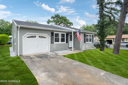 18 N Chestnut Ave, Whiting, NJ, 08759-2317 | Card Image