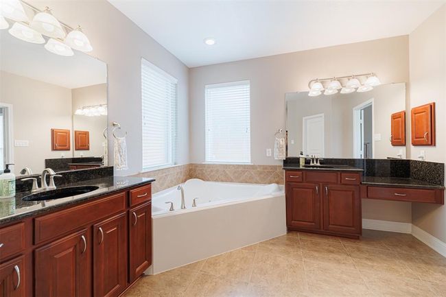 Primary bath | Image 27
