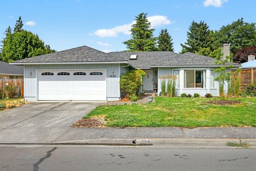 2639 Roberts Rd, Medford, OR, 97504-2134 | Card Image