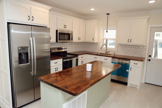 402 W Commerce St, House other with 3 bedrooms, 1 bathrooms and null parking in Loretto TN | Image 6