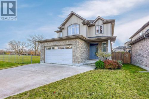 683 Tennent Ave, London, ON, N5X0L3 | Card Image