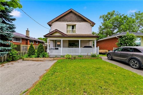 13 Usher St, Brantford, ON, N3R1B8 | Card Image