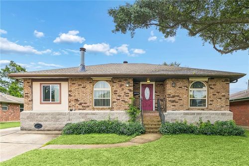 425 Sugarpine Drive, Gretna, LA, 70056 | Card Image