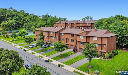 51 Metro Vista Dr, Hawthorne, NJ, 07506-3433 | Card Image
