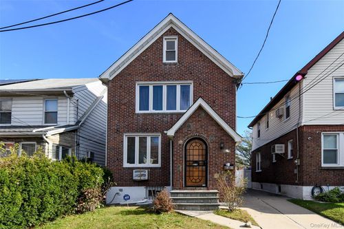 82 172nd St, Jamaica, NY, 11432-2116 | Card Image