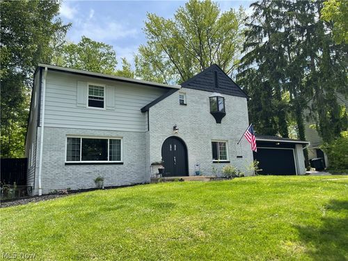 607 Castle Blvd, Akron, OH, 44313-5770 | Card Image