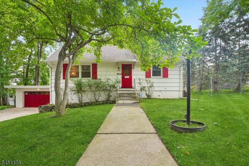 107 Roland St, Park Ridge, NJ, 07656-2119 | Card Image