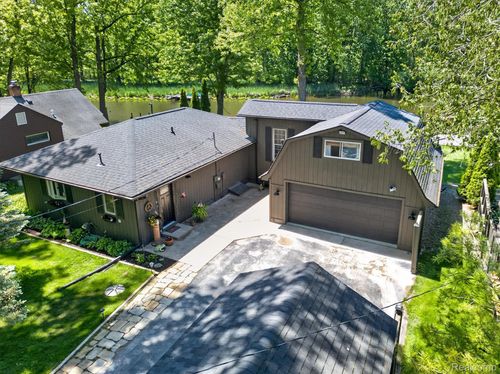 6415 Riverdale Road, Hamburg Township, MI, 48189 | Card Image