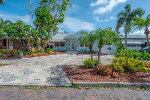 2421 Burlington Ave N, ST PETERSBURG, FL, 33713-8842 | Card Image