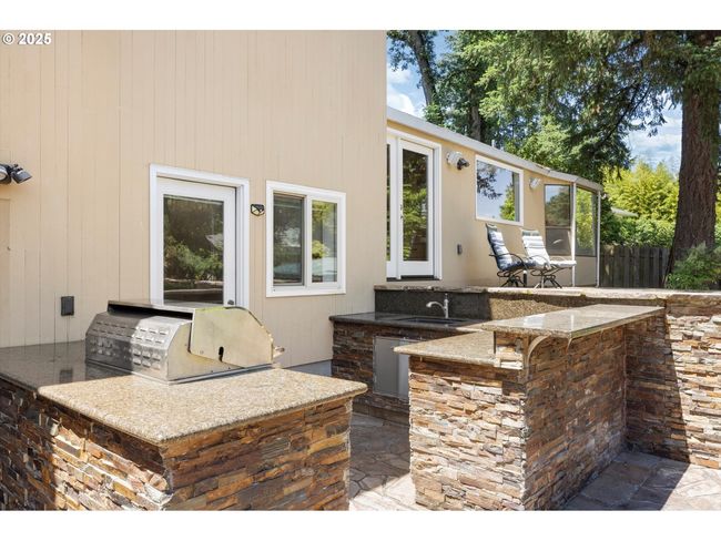 17810 Sarah Hill Ln, House other with 4 bedrooms, 3 bathrooms and 2 parking in Lake Oswego OR | Image 42