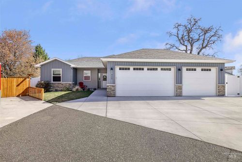 929 Applewood Dr, Buhl, ID, 83316-5074 | Card Image