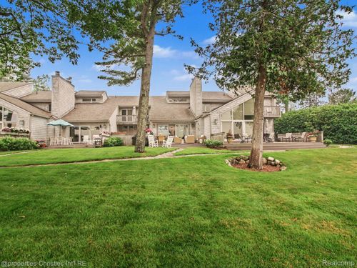 10-1011 Beach Rd, Harbor Springs, MI, 49740-9504 | Card Image