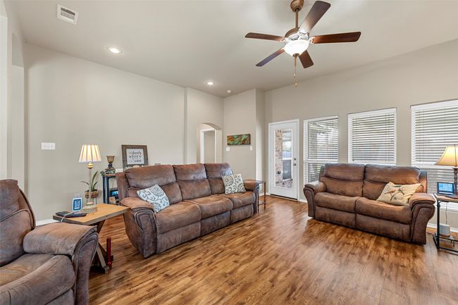 507 Navajo Trl, House other with 3 bedrooms, 2 bathrooms and 2 parking in McGregor TX | Image 13