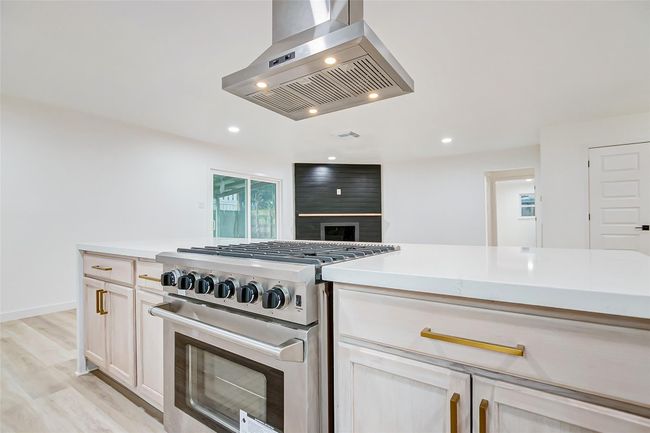 7226 Troulon Dr, House other with 3 bedrooms, 2 bathrooms and 2 parking in Houston TX | Image 4