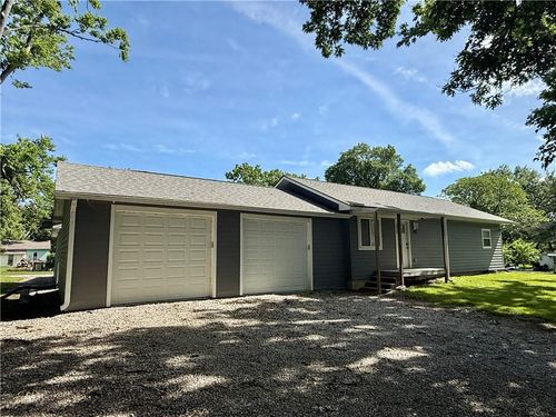 702 Kansas St, Burlington, KS, 66839-2056 | Card Image