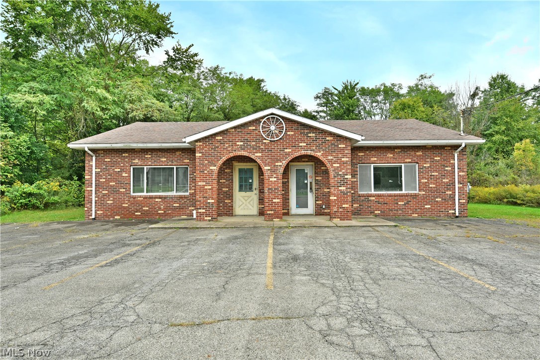 1500 Salt Springs Rd, Warren, OH 44481