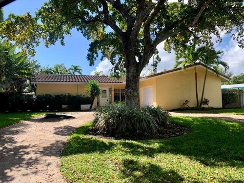 3230 Aqua Vista Dr, Pompano Beach, FL, 33062-6801 | Card Image