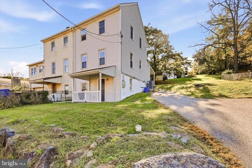 803 Maple Ln, ASTON, PA, 19014-1424 | Card Image