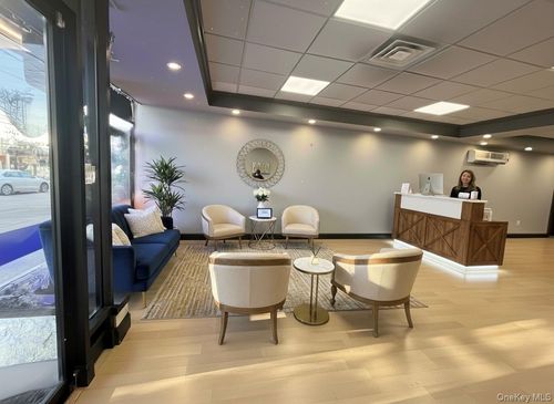 127-127-123-127 Merrick Rd, Amityville, NY, 11701-3416 | Card Image