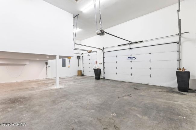 Garage | Image 32