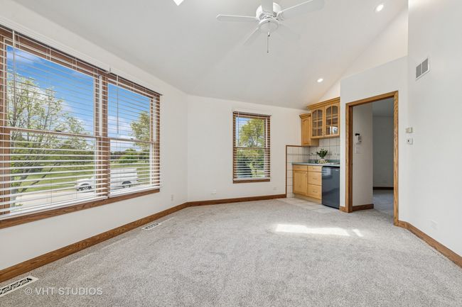 2nd primary suite family room/kithcenette | Image 23