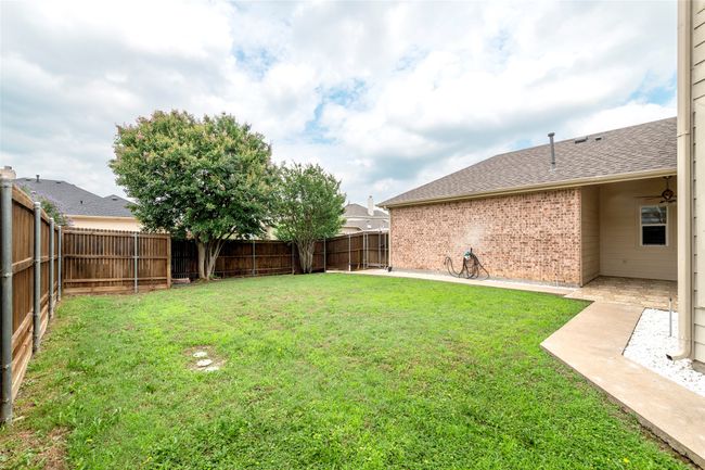 Large backyard with matured trees. | Image 35