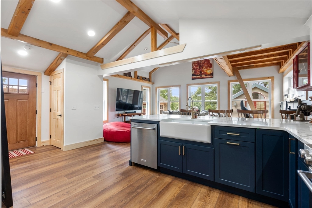 Lake Ave, Southwick, MA 01077