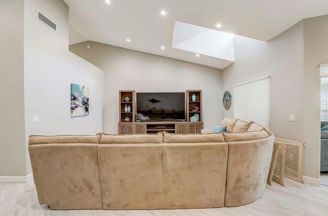 6778 Versailles Ct, Condo with 2 bedrooms, 3 bathrooms and null parking in Lake Worth FL | Image 12