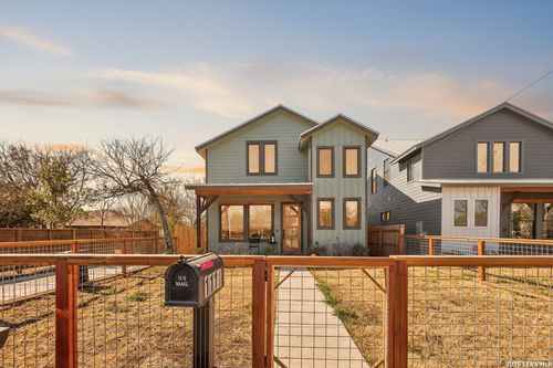 1111 N Palmetto, San Antonio, TX, 78202-1334 | Card Image