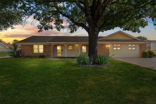 232 Monterrey Dr, Hewitt, TX, 76643-3028 | Card Image