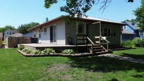 524 1st Ave Se, Wells, MN, 56097-1706 | Card Image
