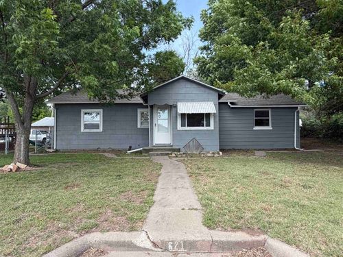 621 Alexander St, Winfield, KS, 67156-3203 | Card Image