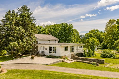 140 Station Rd, Kingston, NY, 12401-8836 | Card Image