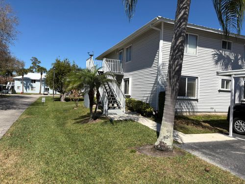 214 Se Village Dr, Port St. Lucie, FL, 34952-7711 | Card Image