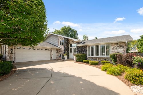 8944 Fernwood Ct, Orland Park, IL, 60462-3426 | Card Image