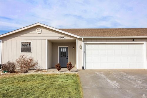 3002 Brookville Dr, Manhattan, KS, 66502-8432 | Card Image